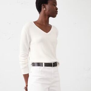 Banana Republic Cream V-Neck Long Sleeve Sweater
